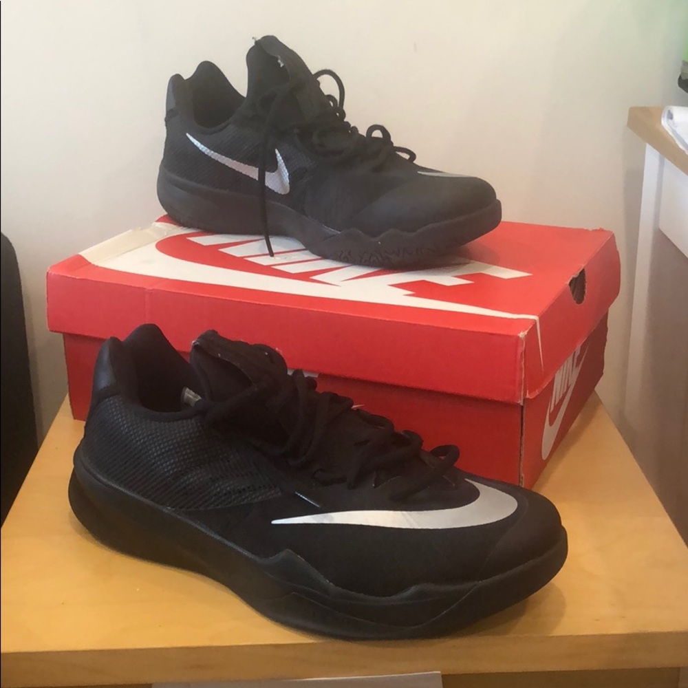 Nike Black Zoom Basketball/Athletic Shoes Size 11